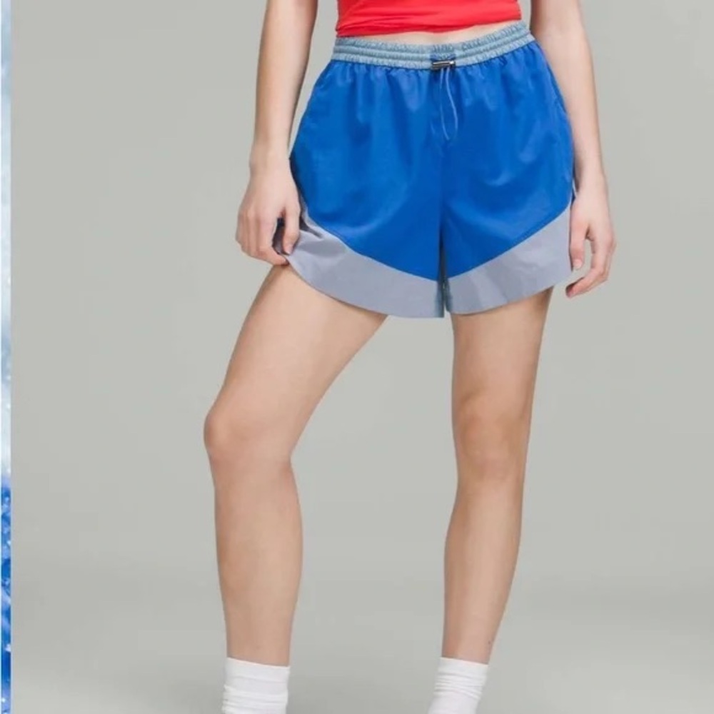 Lululemon — Evergreen Highrise shorts